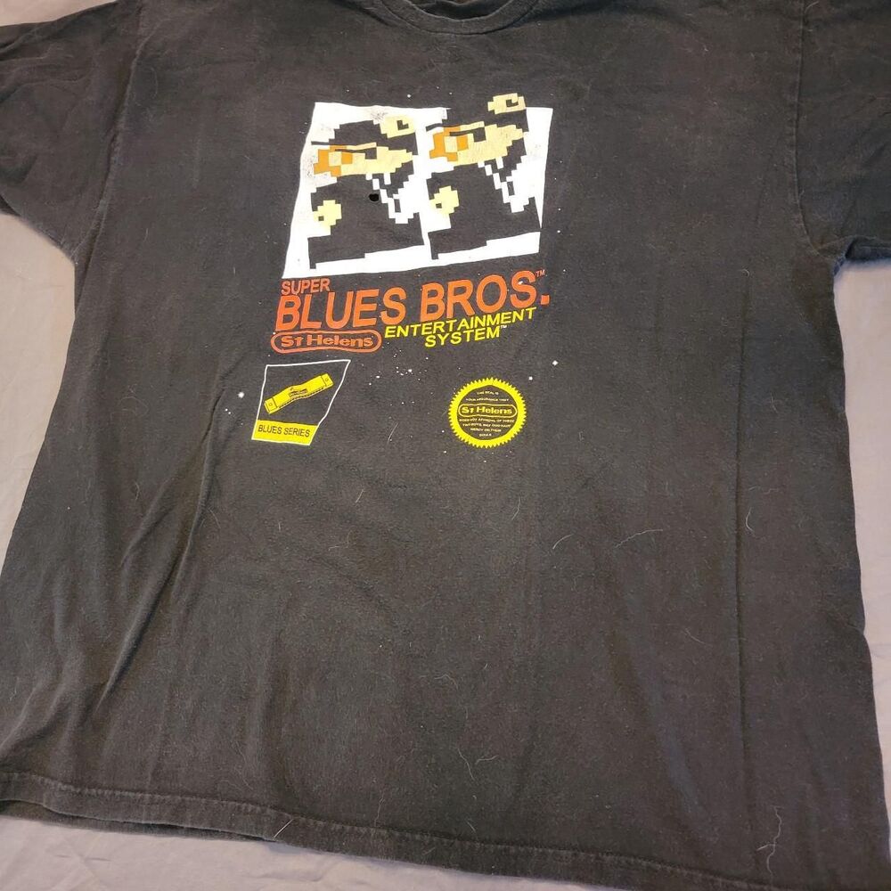 Hot-topic Men's Black and Blue T-shirt